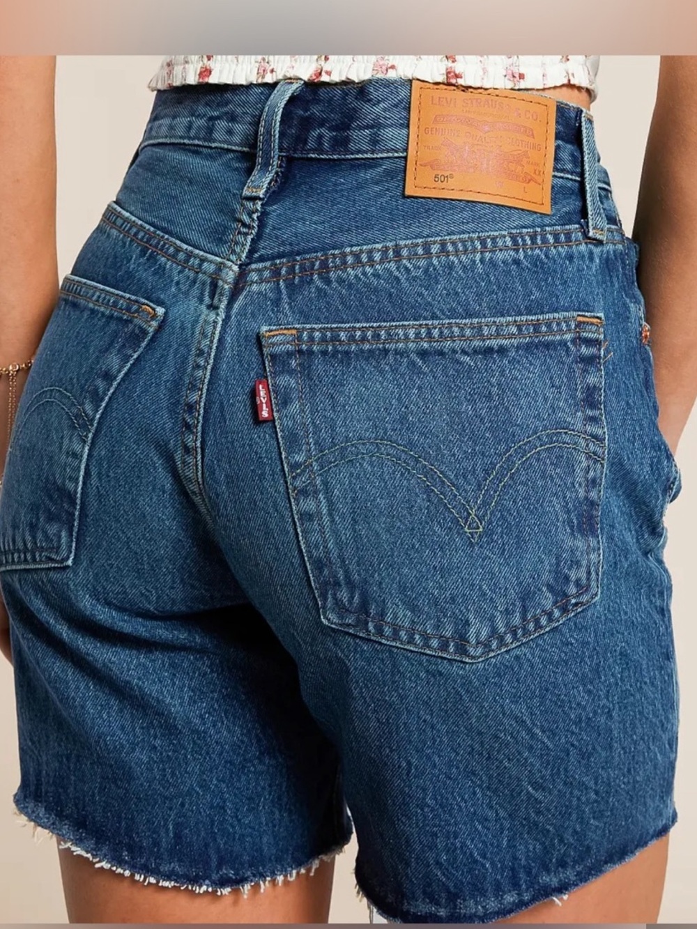 Levi's 501 mid thigh jean shorts size 25